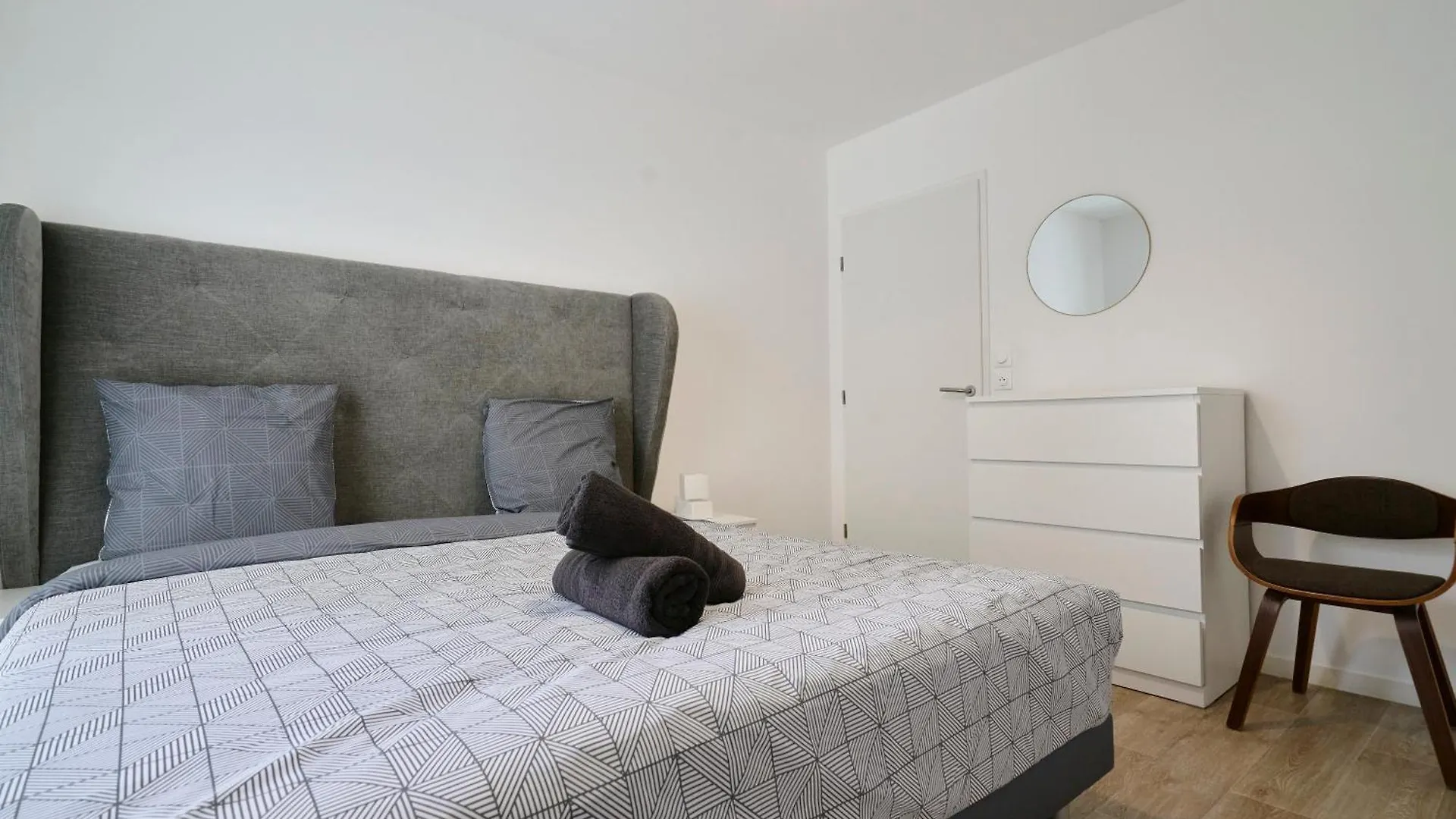 Appartement T4 Moderne Et Spacieux A Lilla